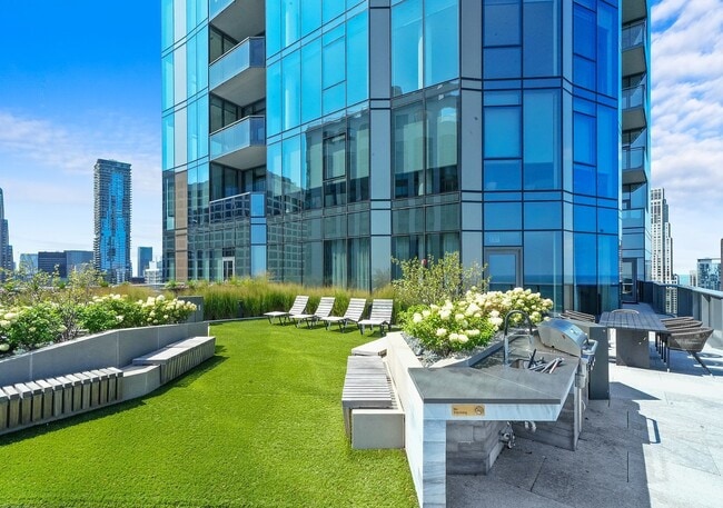 Building Photo - 211 N Harbor Dr