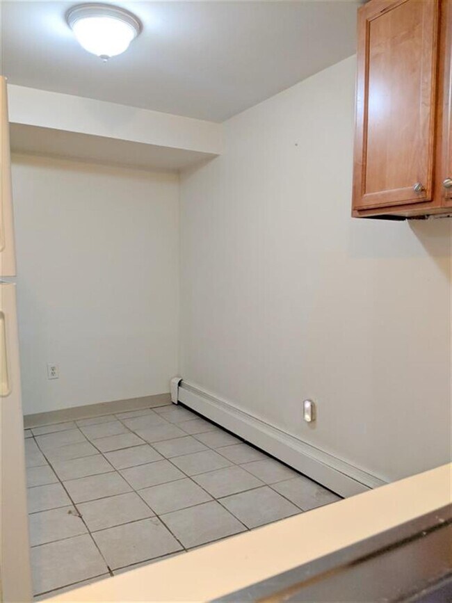 Building Photo - 11 Cameron Ave