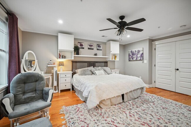 Building Photo - Stunning 4 BR/3.5 BA Single-Family Home in...