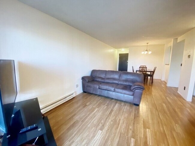 Building Photo - 4660 Reka Dr