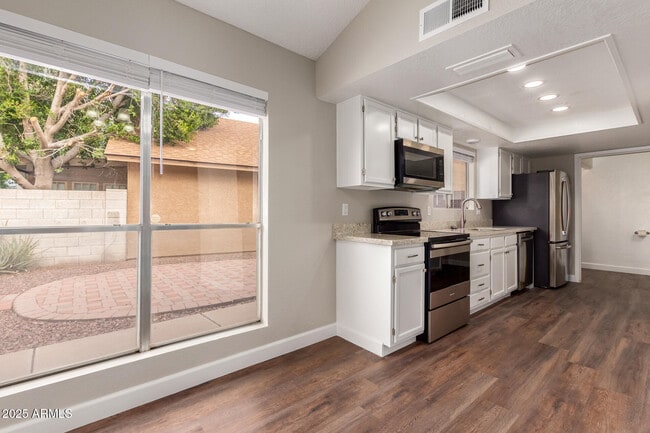 Building Photo - 1616 N Calle Cir