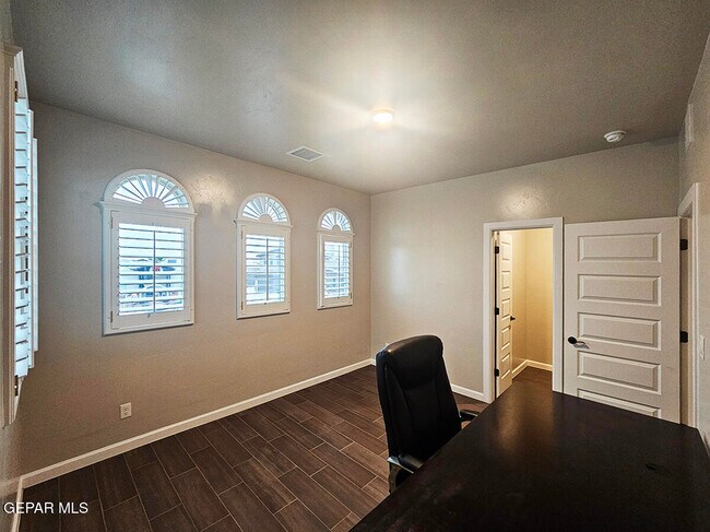 Building Photo - 13185 Tiverton Rd