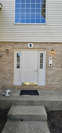 Building Photo - 1 Acorn Ln