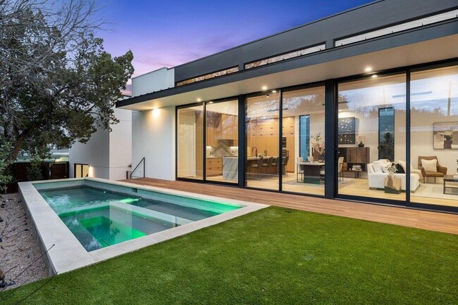 Building Photo - 910 W Johanna St