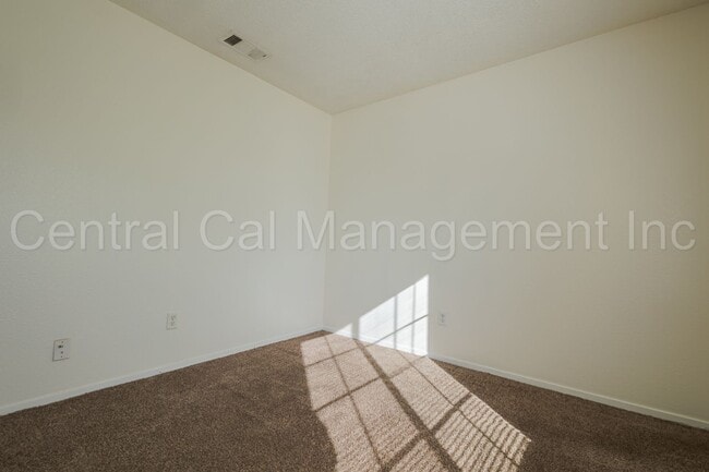 Building Photo - 3 Bedroom, 2 Bath Home - $2095 per month!