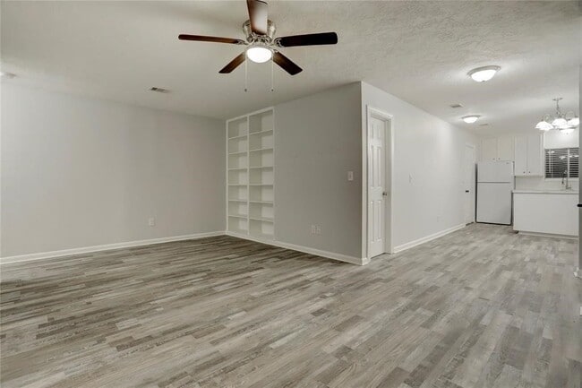 Building Photo - 1901 Bahama Dr