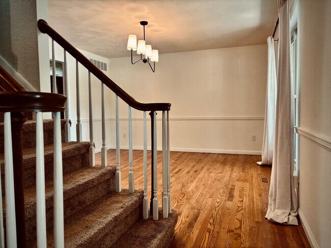 Building Photo - Available now-  4 Bedroom house in O'Fallo...