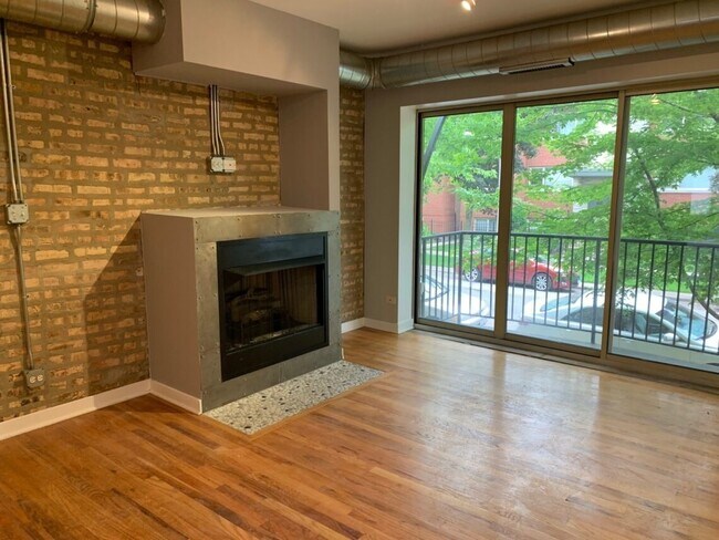 Building Photo - 7508 N Damen Ave