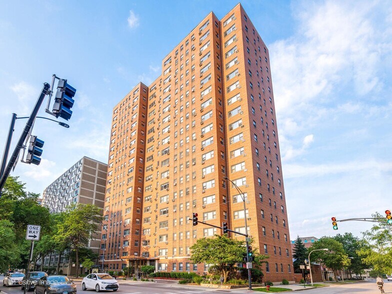 Primary Photo - 2909 N Sheridan Rd