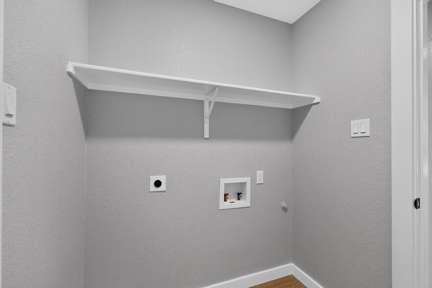Building Photo - 9881 Cambridge Dr