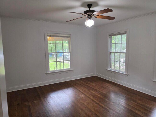 Building Photo - 1401 Hartford Rd