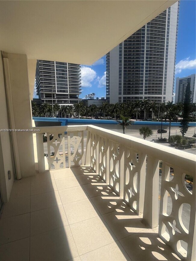 Building Photo - 1825 S Ocean Dr