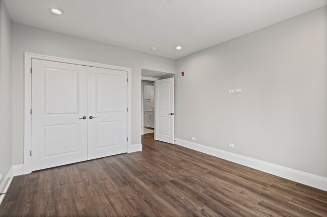 Building Photo - 1036 Lake St