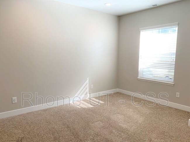 Building Photo - 14855 S Treseder St