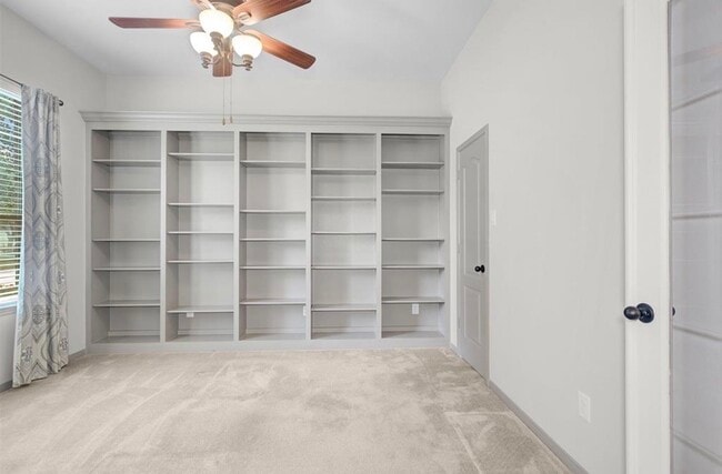 Building Photo - 2513 Golfcrest Dr