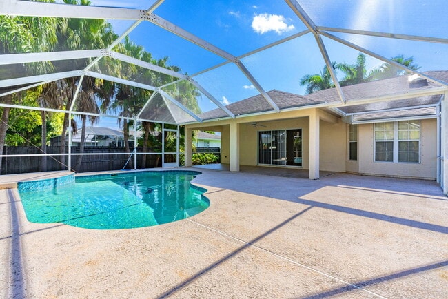 Building Photo - 967 SE Browning Ave