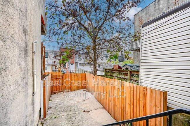 Building Photo - 1153 Sargeant St