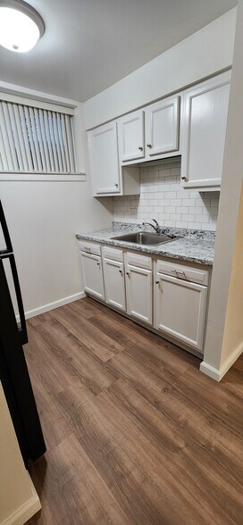 Building Photo - 195 Summit View Ct