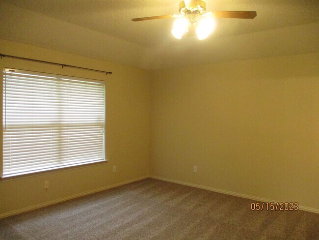 Building Photo - 5900 Silverpoint Ct