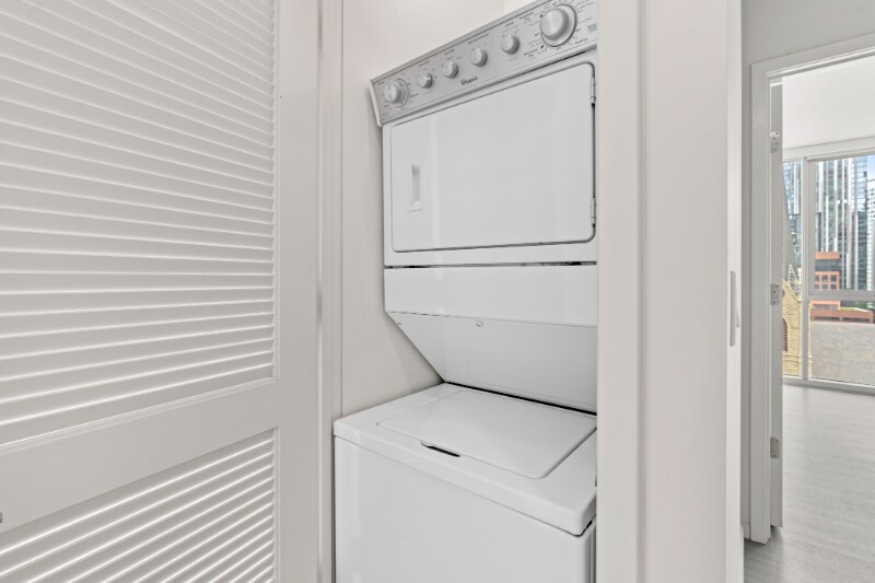 Building Photo - 38 E Huron St