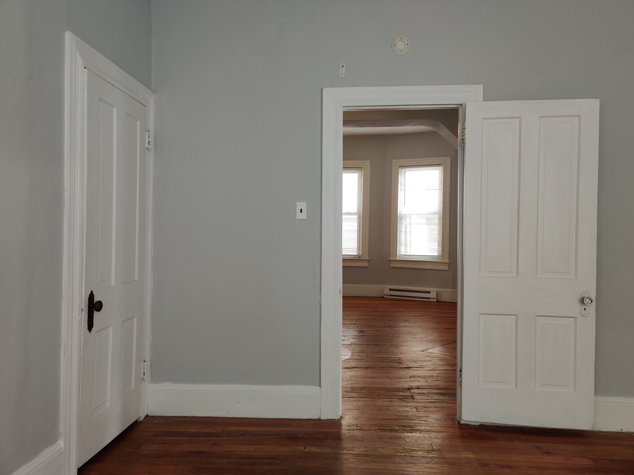 Building Photo - 915 W Elm St