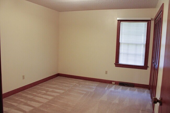 Building Photo - 2601 Bayleaf Cir SW