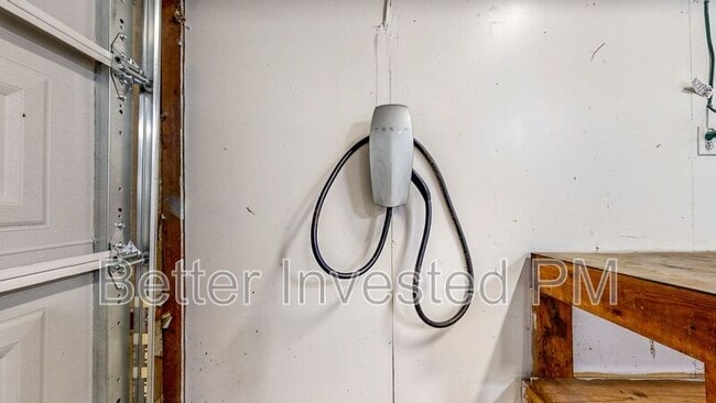 Building Photo - 570 Pomo Dr