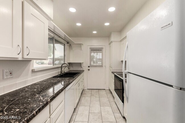 Building Photo - 1976 E Del Sur Dr