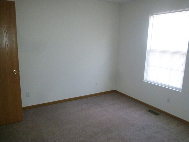 Building Photo - Collet Meadow - 5 Bedroom Family Home - Pets Welcome!*