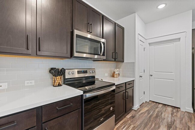 Building Photo - 522 Hendelson Ln