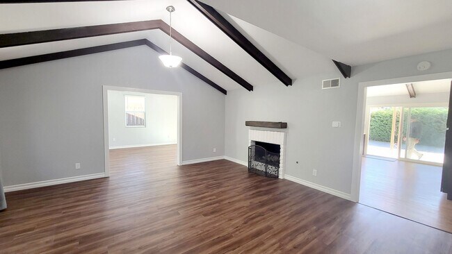 Building Photo - 4 Bed/ 2.5 bath House in Rancho Penasquitos