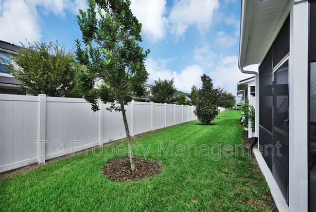 Building Photo - 13968 Molina Dr