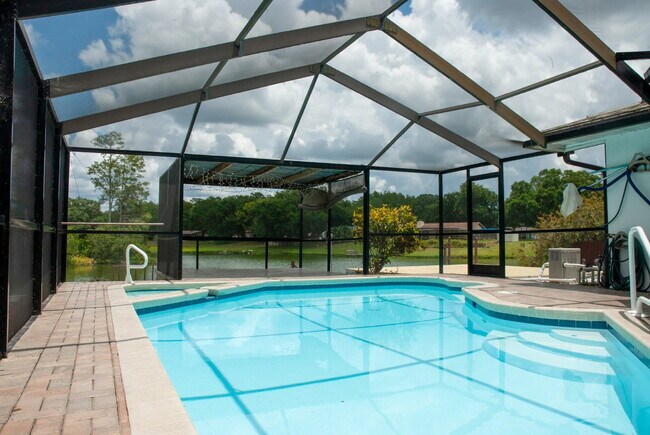 Building Photo - 3/Bedroom 3/Bath Tarpon Springs Home