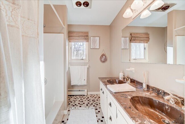 Building Photo - 441 Burlingham Rd