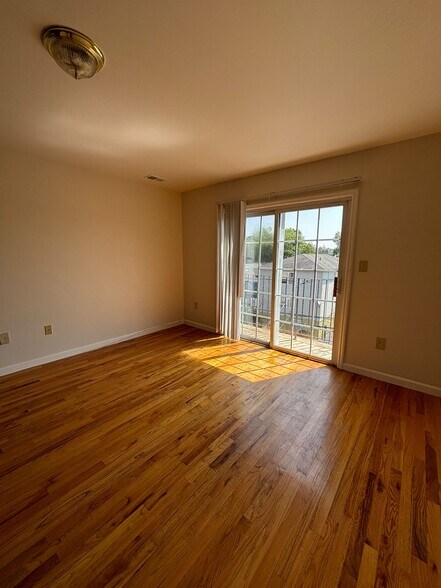 Building Photo - 28 Delavan Pl