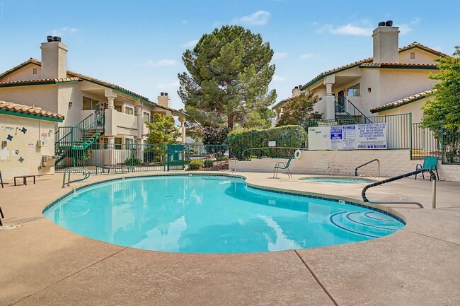 Building Photo - 2 Bedroom Condo just off Summerlin Pkwy w/ views of pool