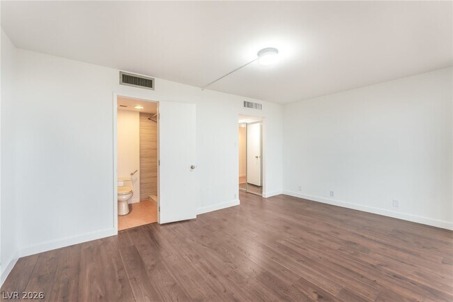 Building Photo - 3111 Bel Air Dr