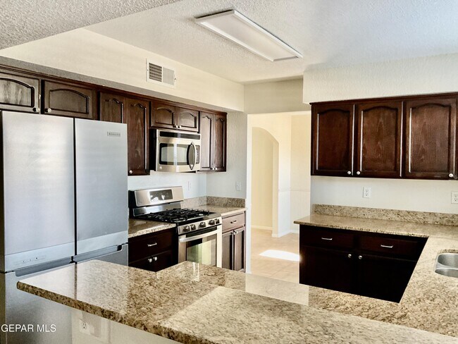 Building Photo - 7369 Luz De Lumbre Ave