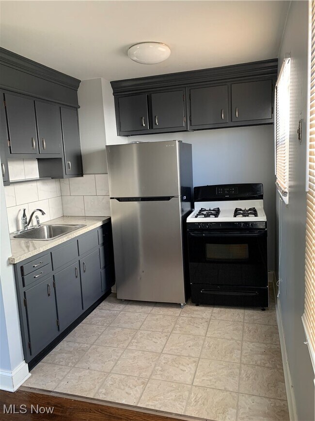 Building Photo - 5014 E 71st St