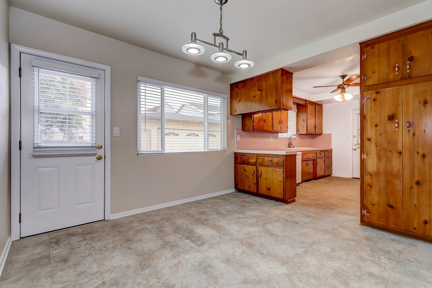 Building Photo - 2407 Mackay Ln