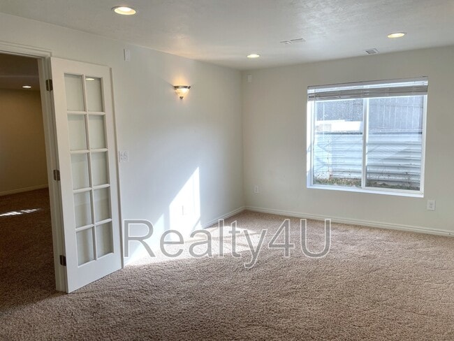 Building Photo - 4081 Rivermist Ln N