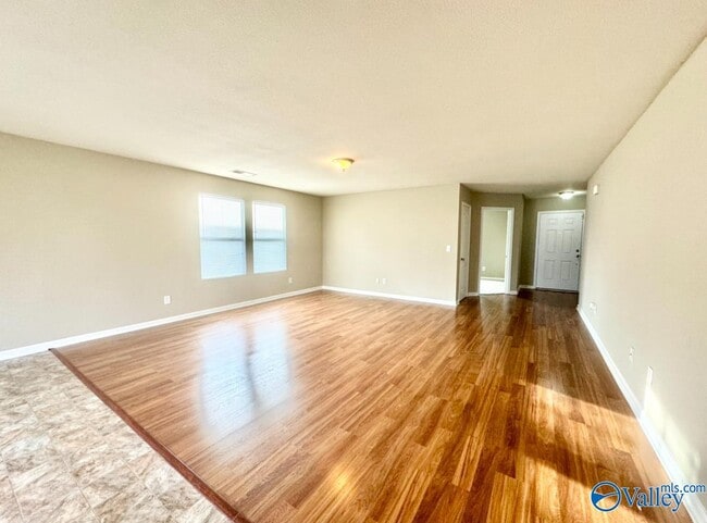 Building Photo - 142 Vancouver Rd