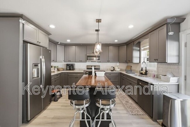 Building Photo - 6022 Rixey Dr