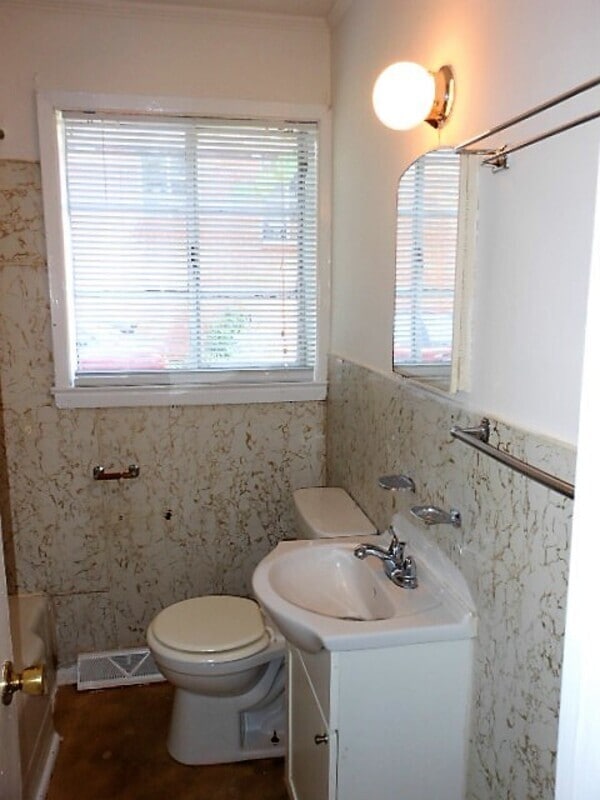 Building Photo - 2711 Columbus Cir