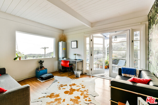 Building Photo - 7107 Pacific View Dr