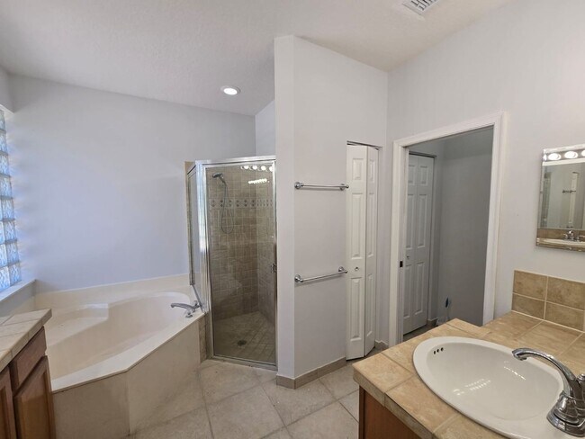 Building Photo - Bright + Spacious Home for Rent in West La...