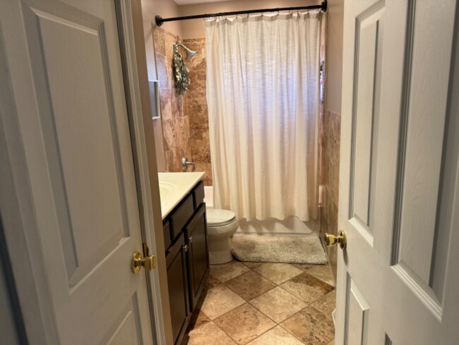 Building Photo - 814 Eastland Dr