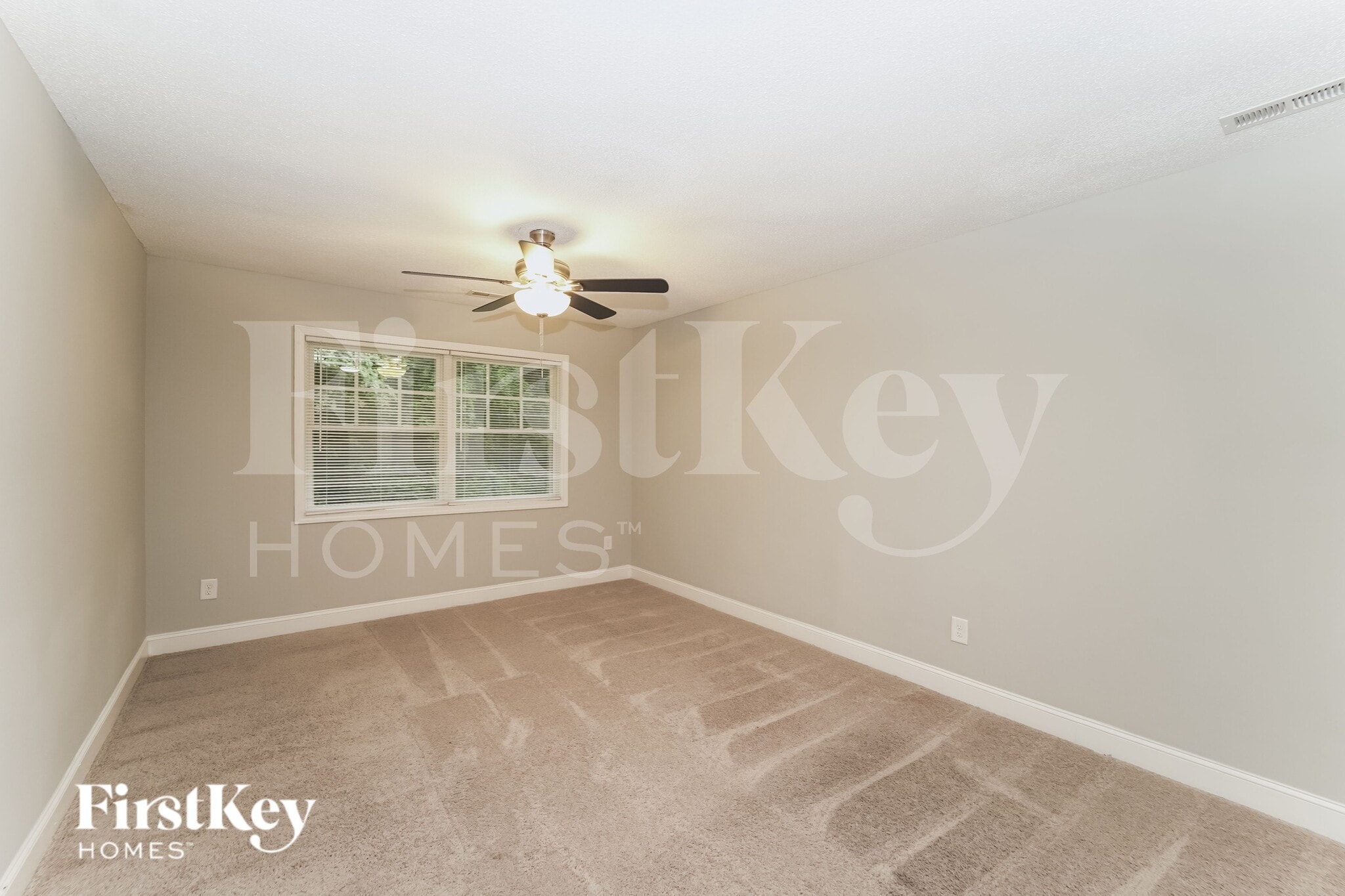 Building Photo - 2521 Skyland Dr