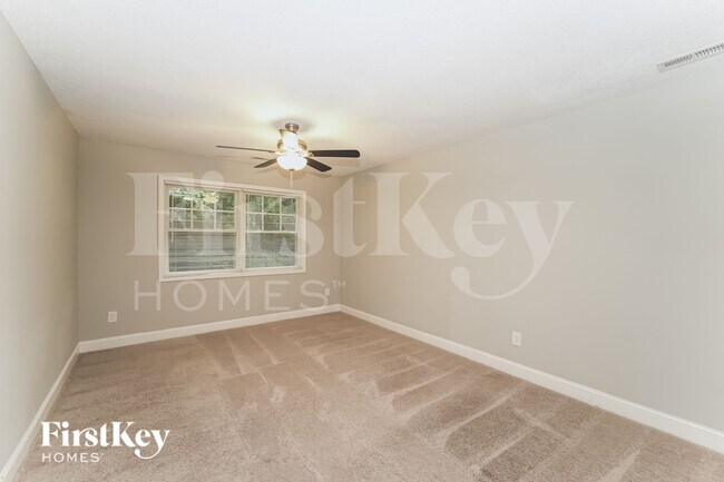 Building Photo - 2521 Skyland Dr