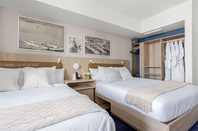 Building Photo - 601 NE 1st Ave